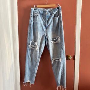 AMERICAN EAGLE Mom Curvy Ripped Patchwork Jean